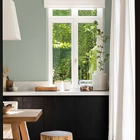 Peinture murs et boiseries Couture de Dulux Valentine satin velours noir panthère 2L