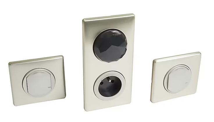 Kit de démarrage pour connecter une première pièce avec 4 produits Céliane with Netatmo avec plaque titane