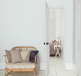 Peinture murs et boiseries Color Resist Dulux Valentine satin perle grise 2,5L