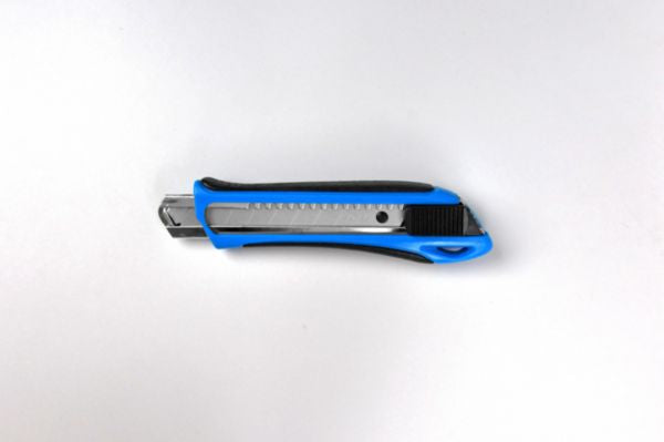 Ergonomic and handy wheel cutter L. 18 mm