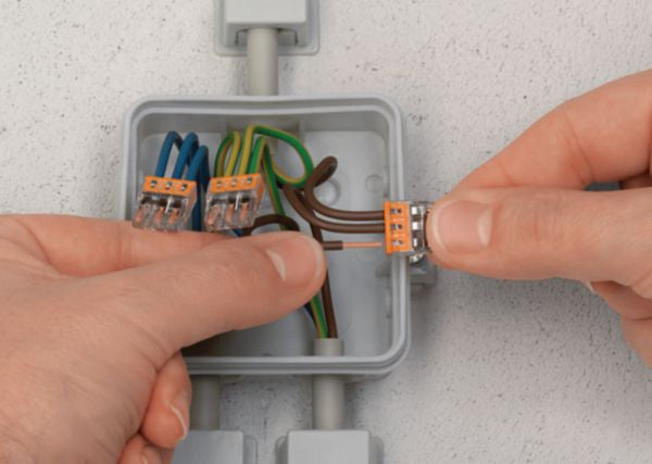 Terminals for rigid junction boxes ® section 0.5 to 2.5 mm² 2 wires box of 100 PCE