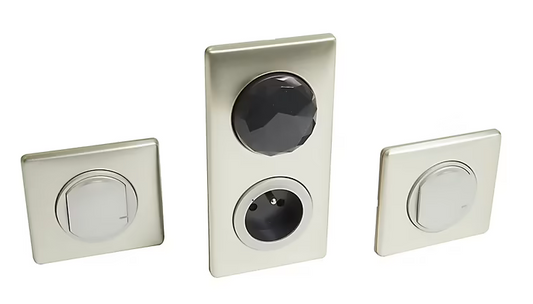 Kit de démarrage pour connecter une première pièce avec 4 produits Céliane with Netatmo avec plaque titane