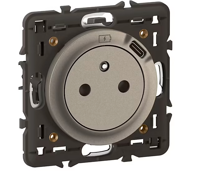 Prise avec terre surface confort avec prise USB-C Legrand Céliane titanium à composer