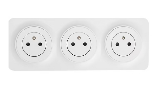 Prise avec terre triple Jacobsen Espen blanc composable